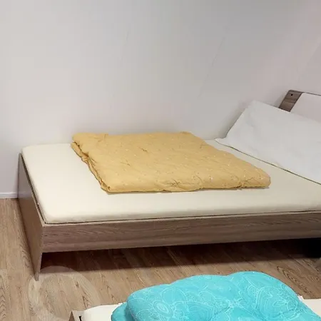 Mobile In Bodensdorf Near & بيت للعطل